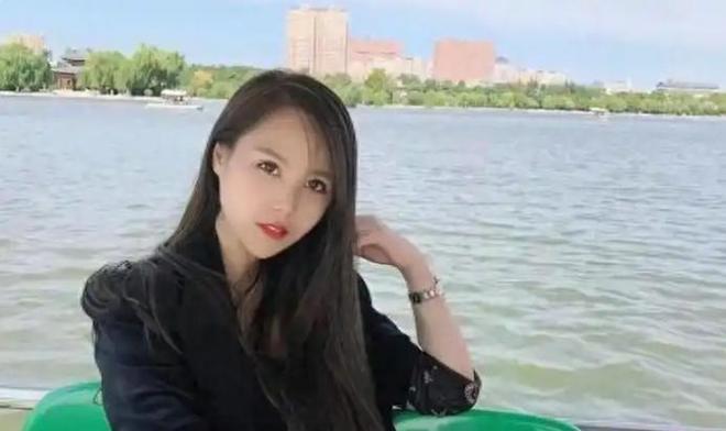 妈近况曝光！摆摊卖甜品想踏出重生第一步麻将胡了2游戏入口“重庆姐弟坠亡案”妈(图2)