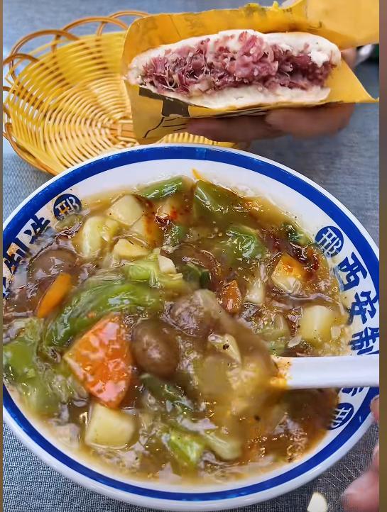 指自己被针对道歉说错地名：湖南河辣汤麻将胡了试玩平台苏醒拉踩河南胡辣汤暗(图11)